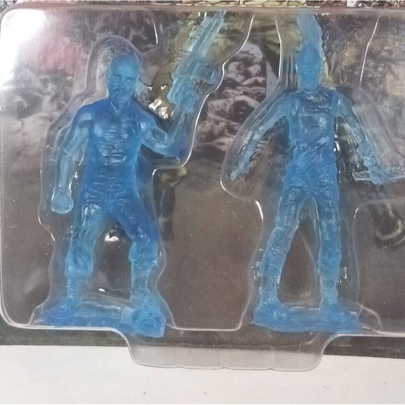 Skybound The Walking Dead Figurine Abraham With 15 Year Pin Factory Sealed - Picture 3 of 5